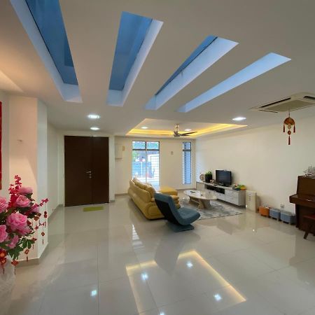 Entire Residential Home•Jia Residences Bkt Serdang沙登温暖的家 Seri Kembangan Exterior photo