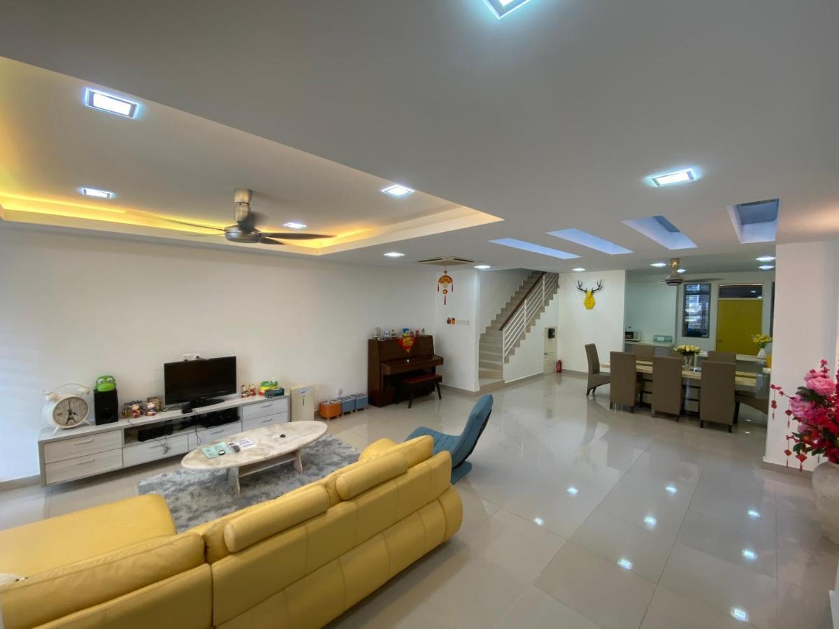 Entire Residential Home•Jia Residences Bkt Serdang沙登温暖的家 Seri Kembangan Exterior photo