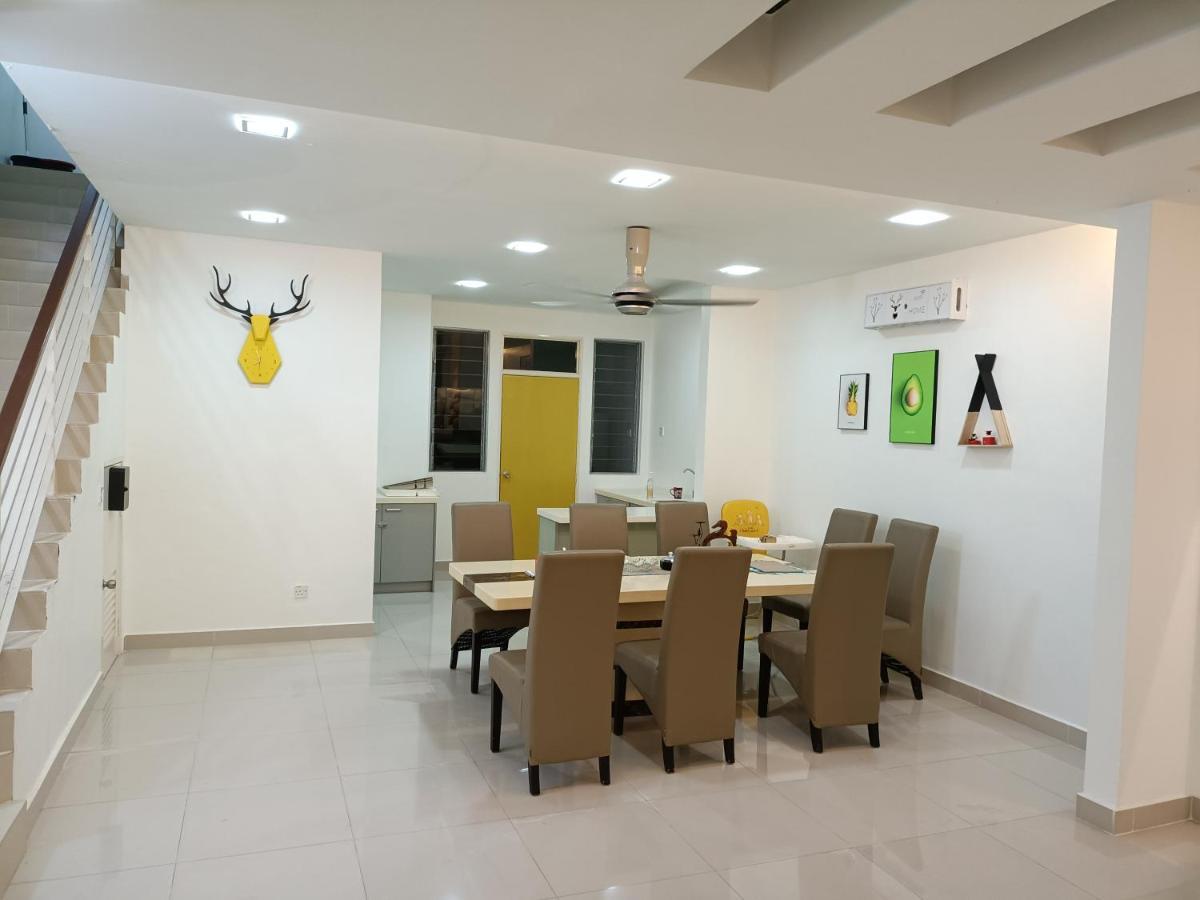 Entire Residential Home•Jia Residences Bkt Serdang沙登温暖的家 Seri Kembangan Exterior photo