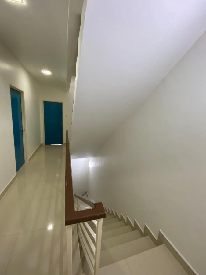 Entire Residential Home•Jia Residences Bkt Serdang沙登温暖的家 Seri Kembangan Exterior photo