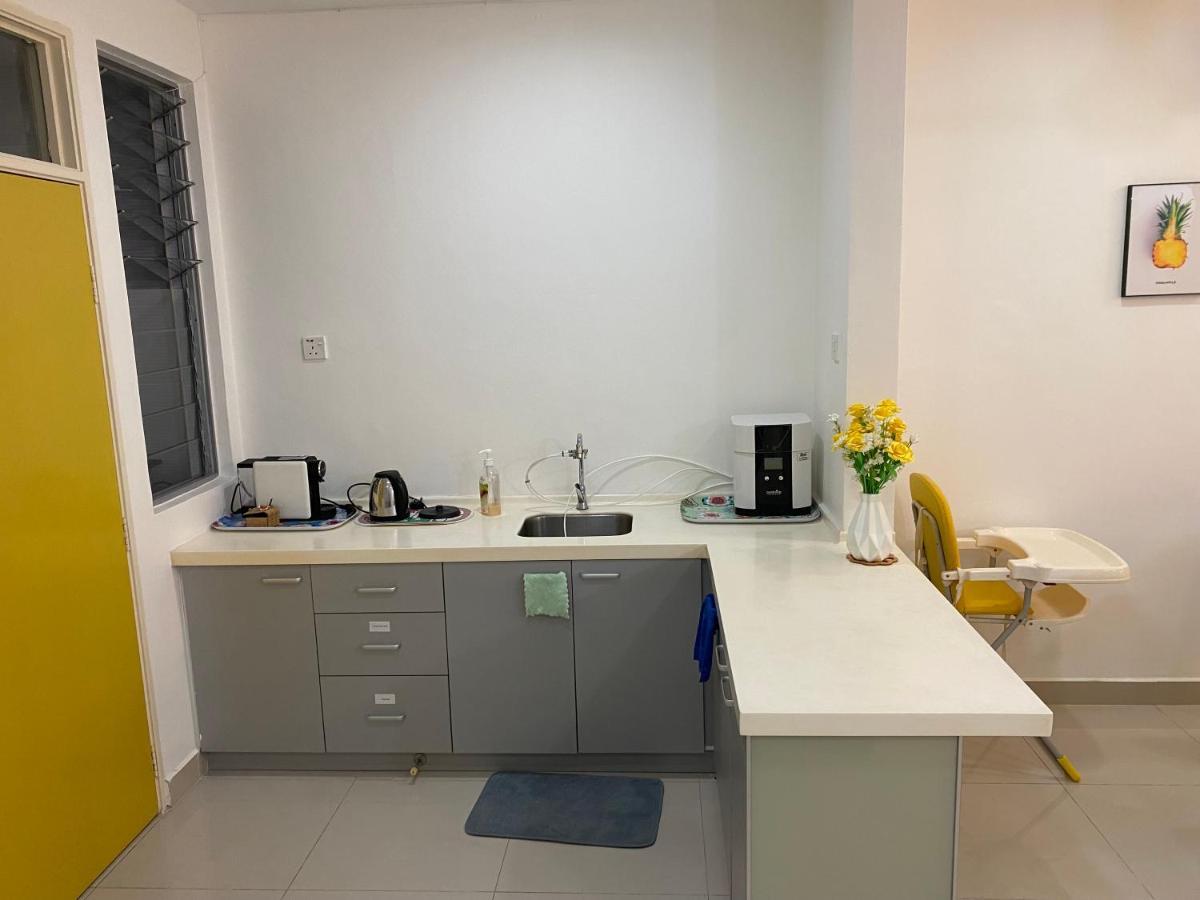Entire Residential Home•Jia Residences Bkt Serdang沙登温暖的家 Seri Kembangan Exterior photo