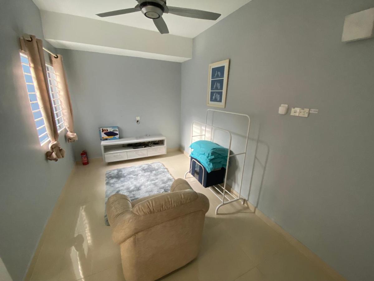 Entire Residential Home•Jia Residences Bkt Serdang沙登温暖的家 Seri Kembangan Exterior photo